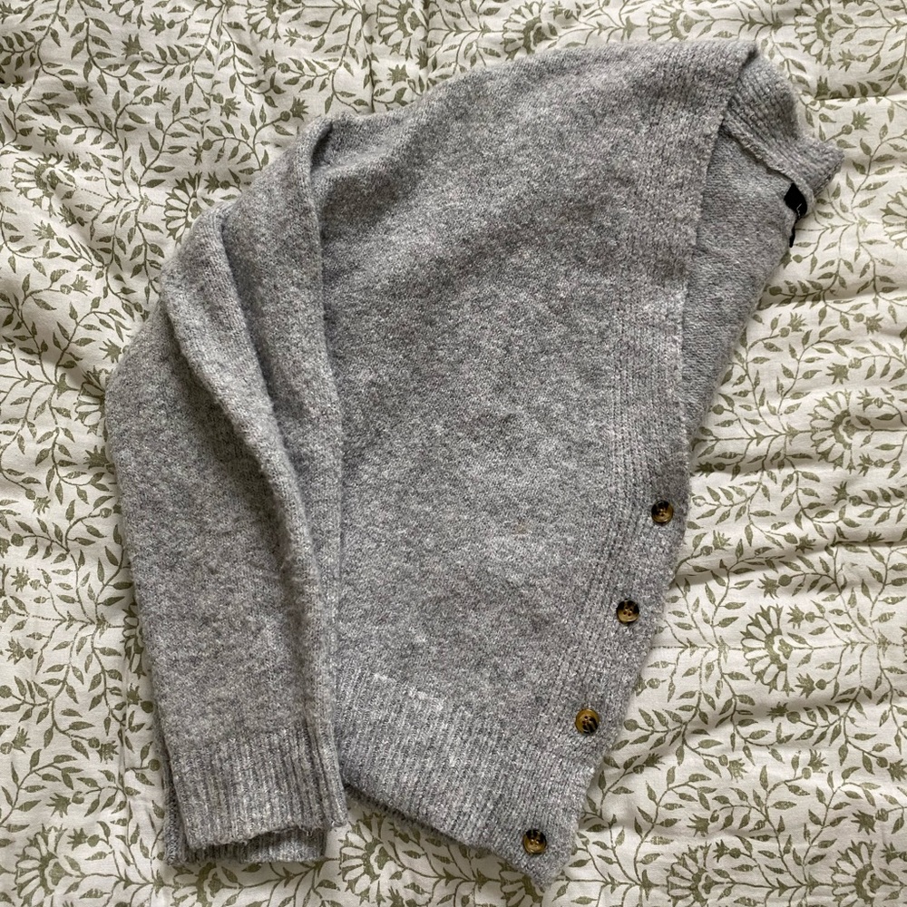 Grey Cropped Cardiagan